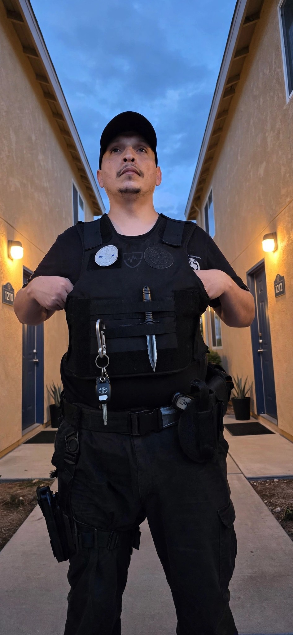 SAVS officer uniform and gear, front view